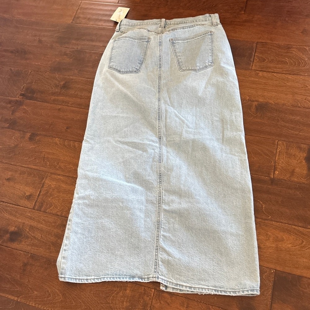 NWT Universal Thread Front Slit Maxi Skirt Light Wash Denim Blue Y2K Women's 4 - Picture 3 of 5